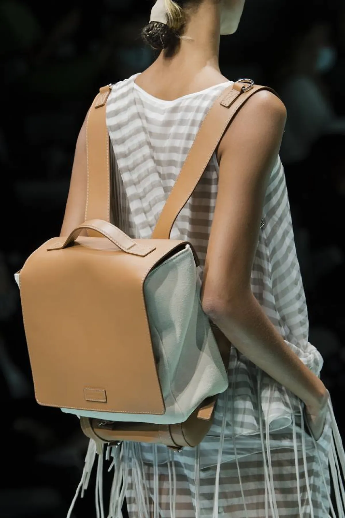 حقائب الظهر صيحة ربيع وصيف 2022