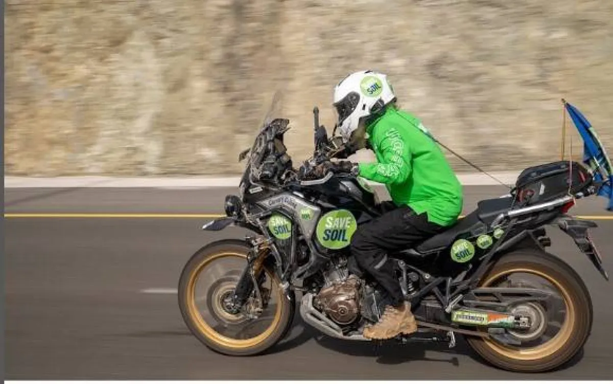 هندي يجوب العالم