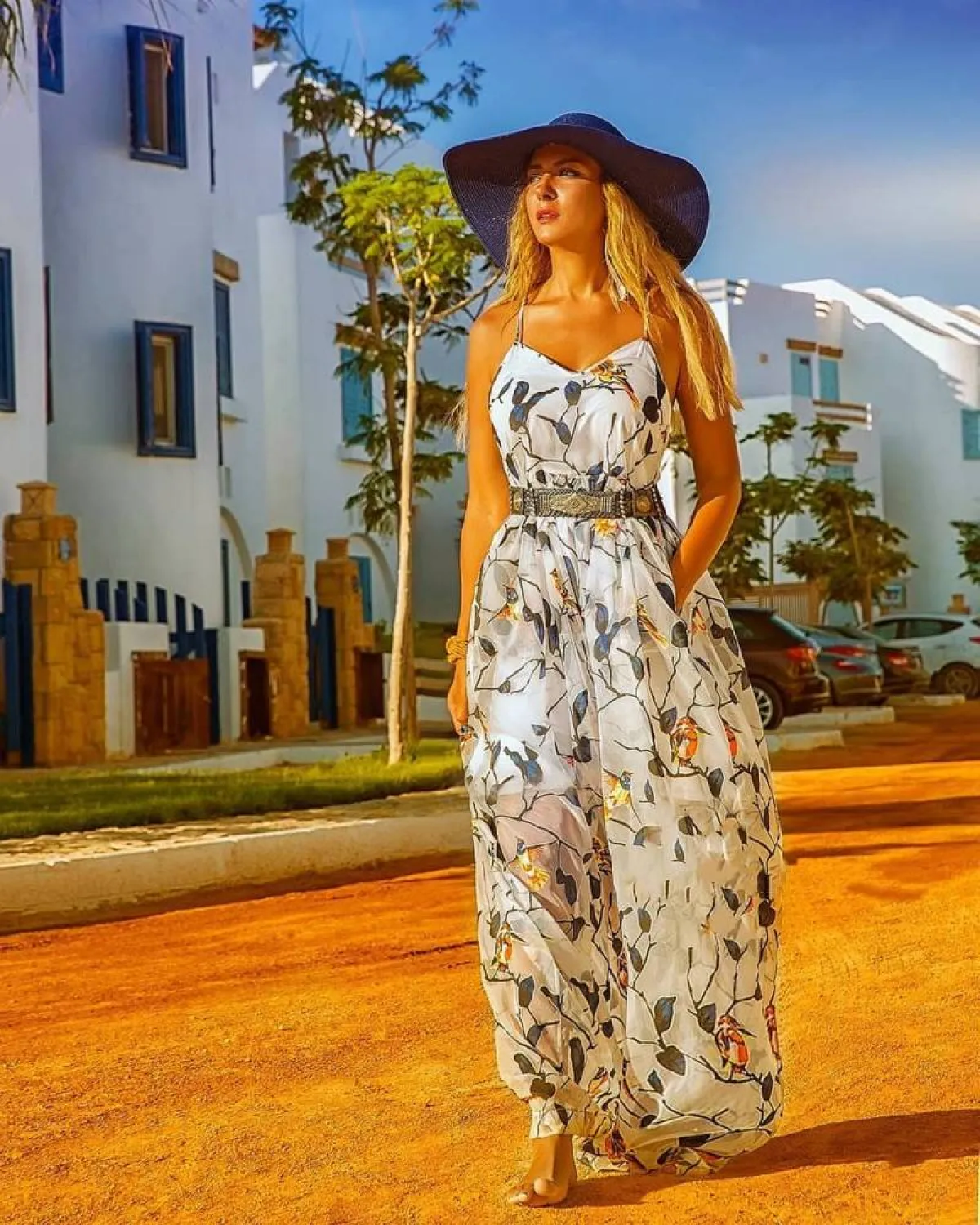 ريم مصطفى بفستان طويل مُطبع بالورود