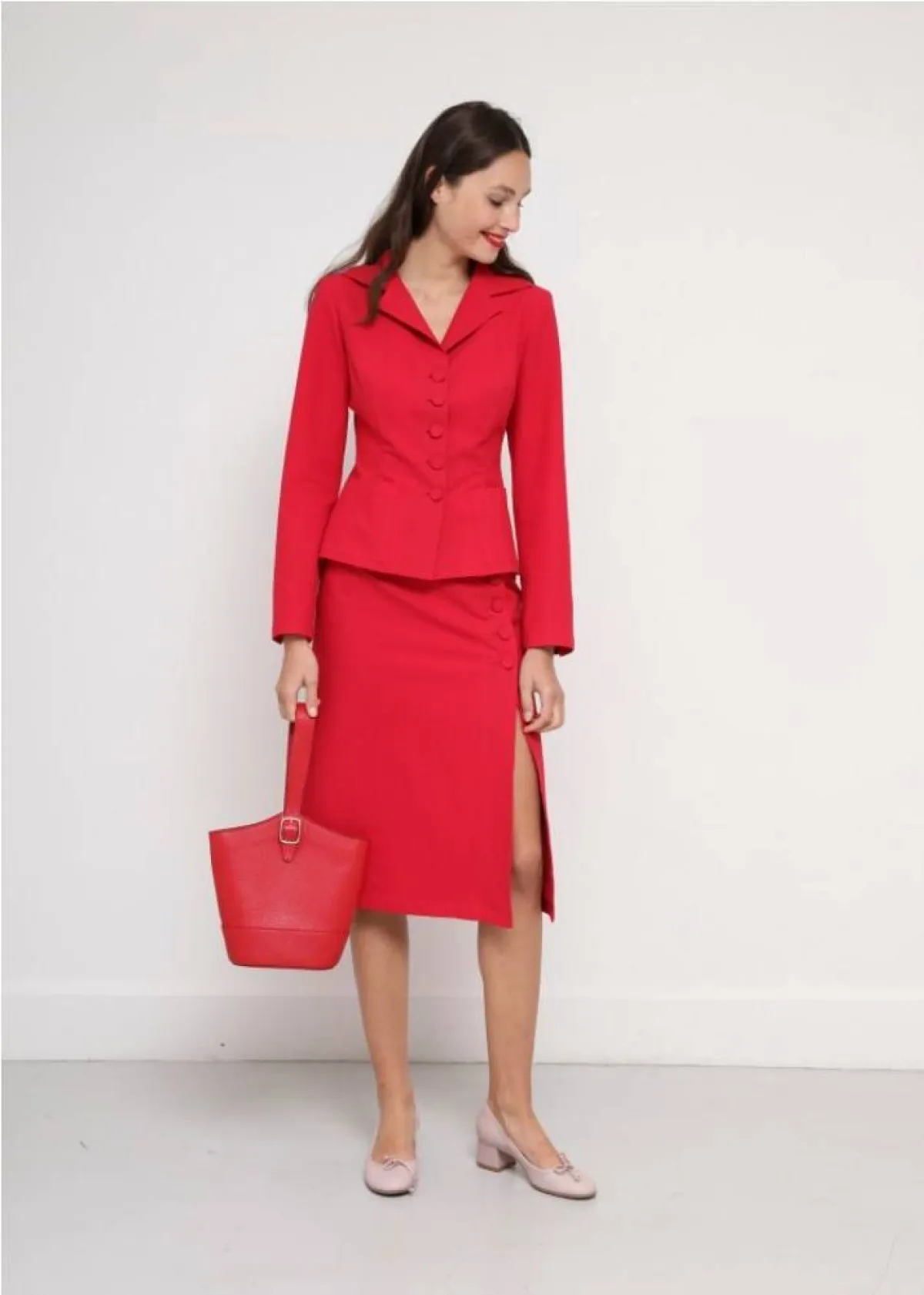 إطلالات مونوكروم باللّون الأحمر من أنييس بي  Agnes B