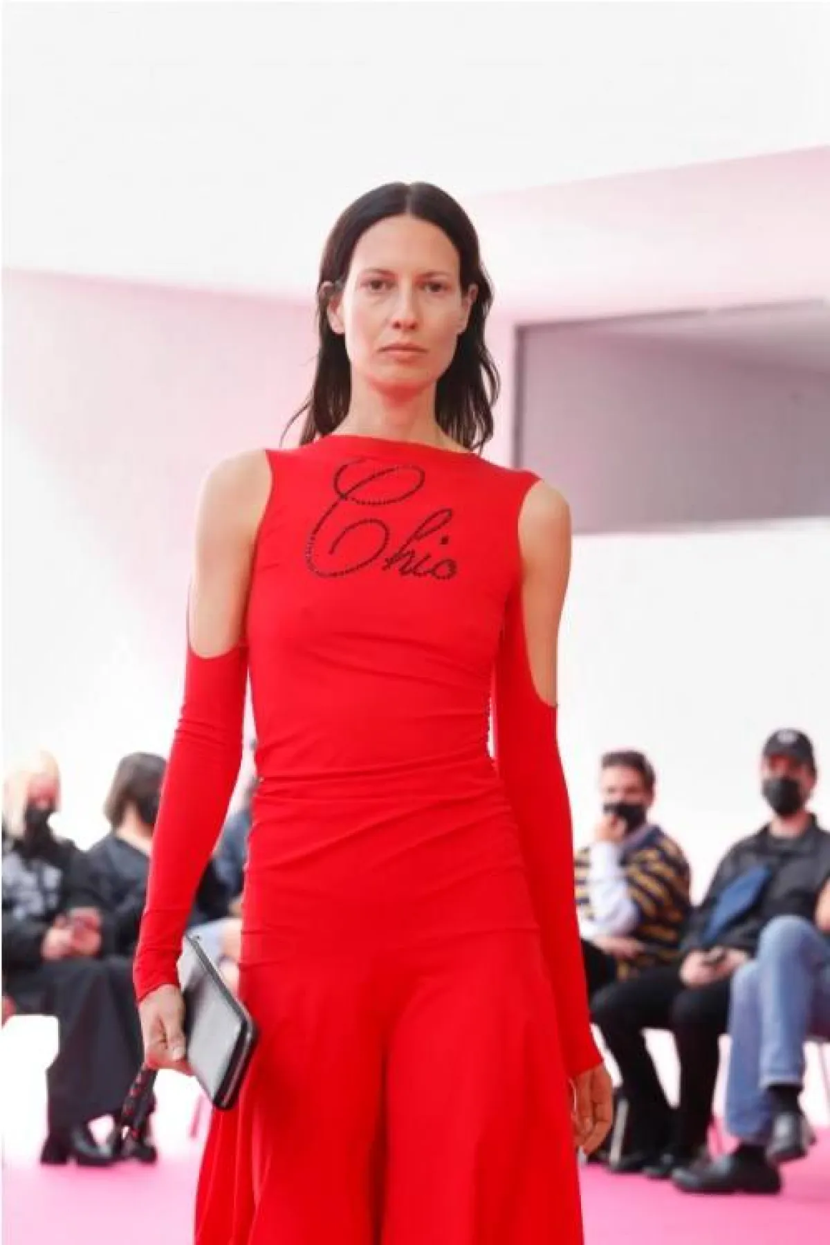 إطلالة مونوكروم من أبرا  Abra