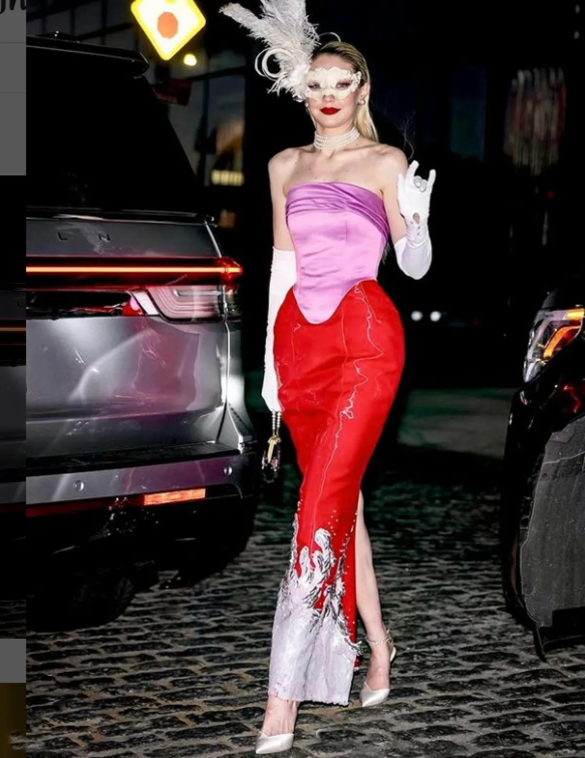 جيجي حديد تتألق بتصميم من سوهي 