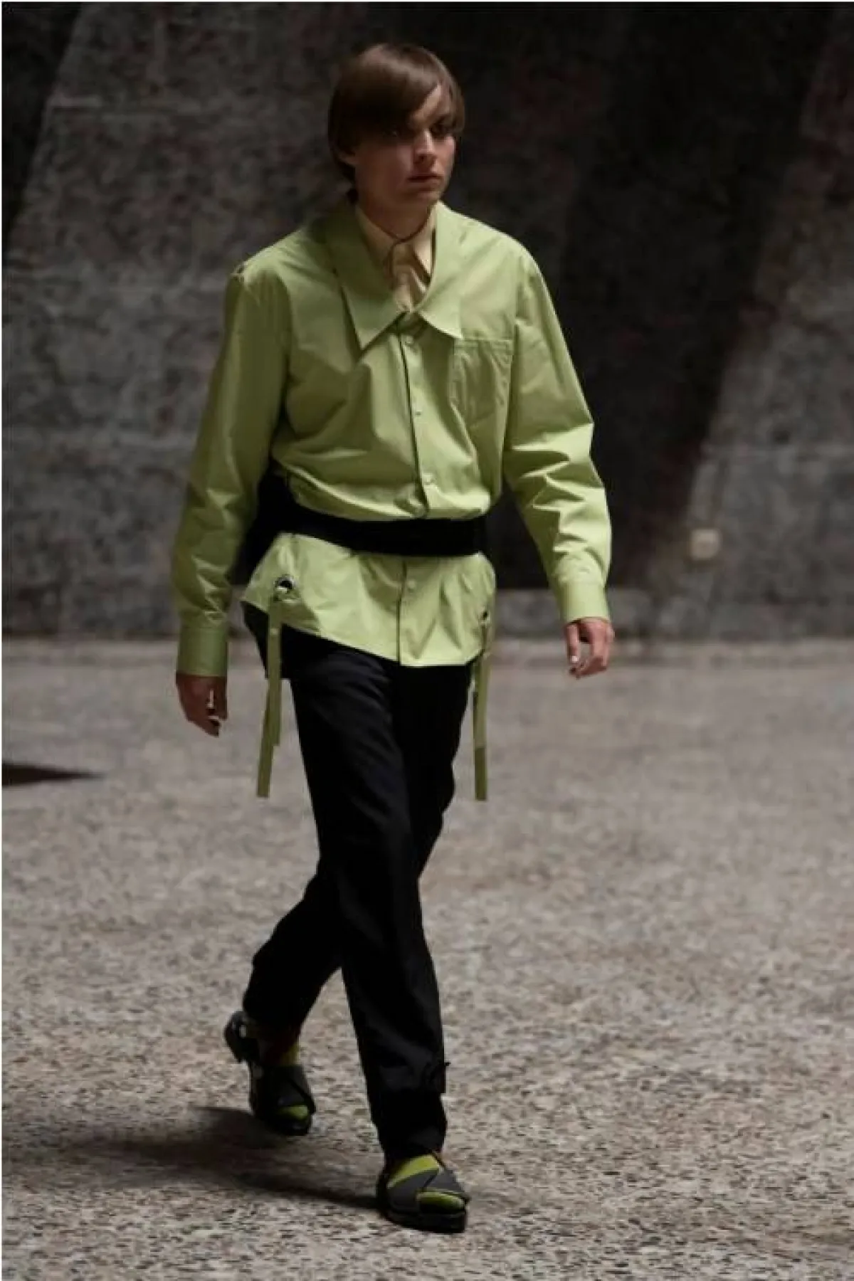 القميص باللون الأخضر من ناماتشيكو  Namacheko