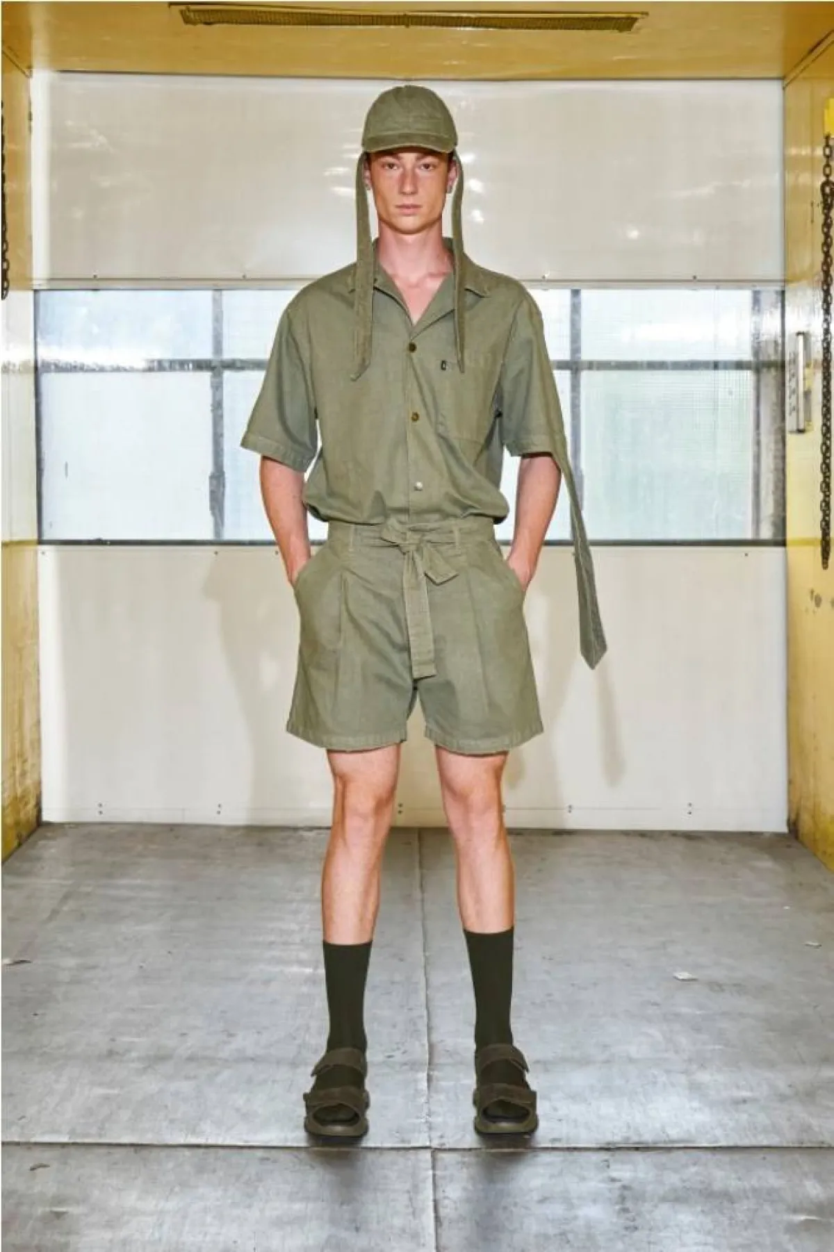 تنسيق القميص الأخضر للرجال من دافيد كاتالان  David Catalan