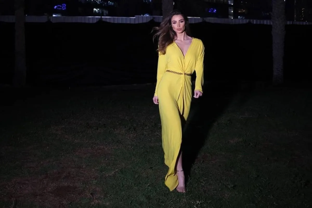 الأصفر من وحي أنابيلا هلال 