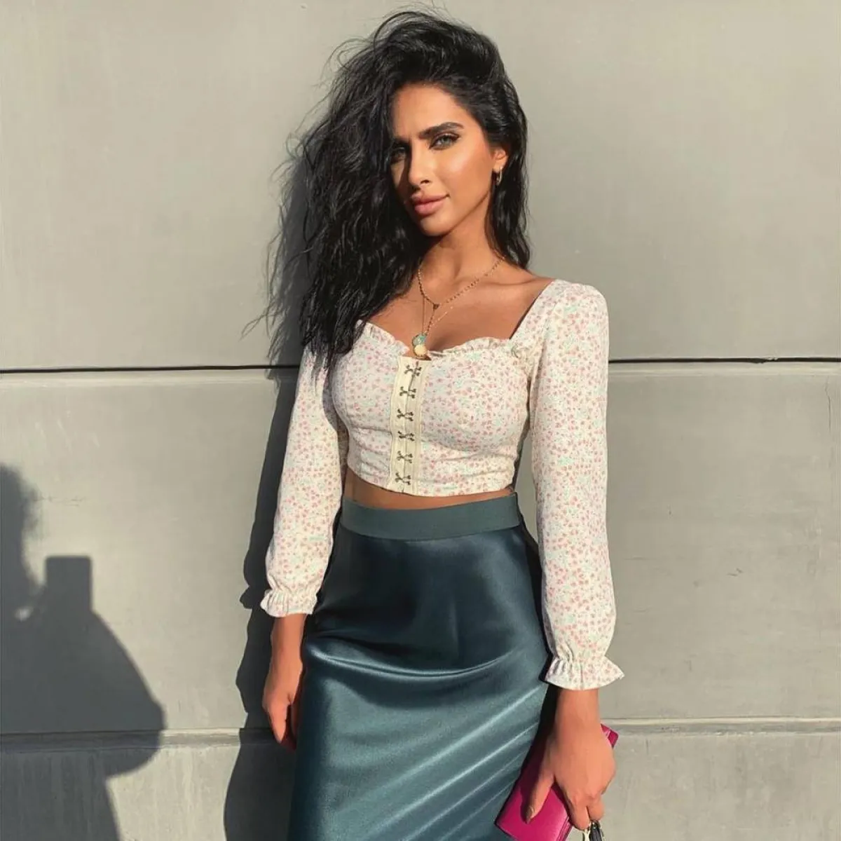 هلا العبدلله بتنورة كلاسيكية 