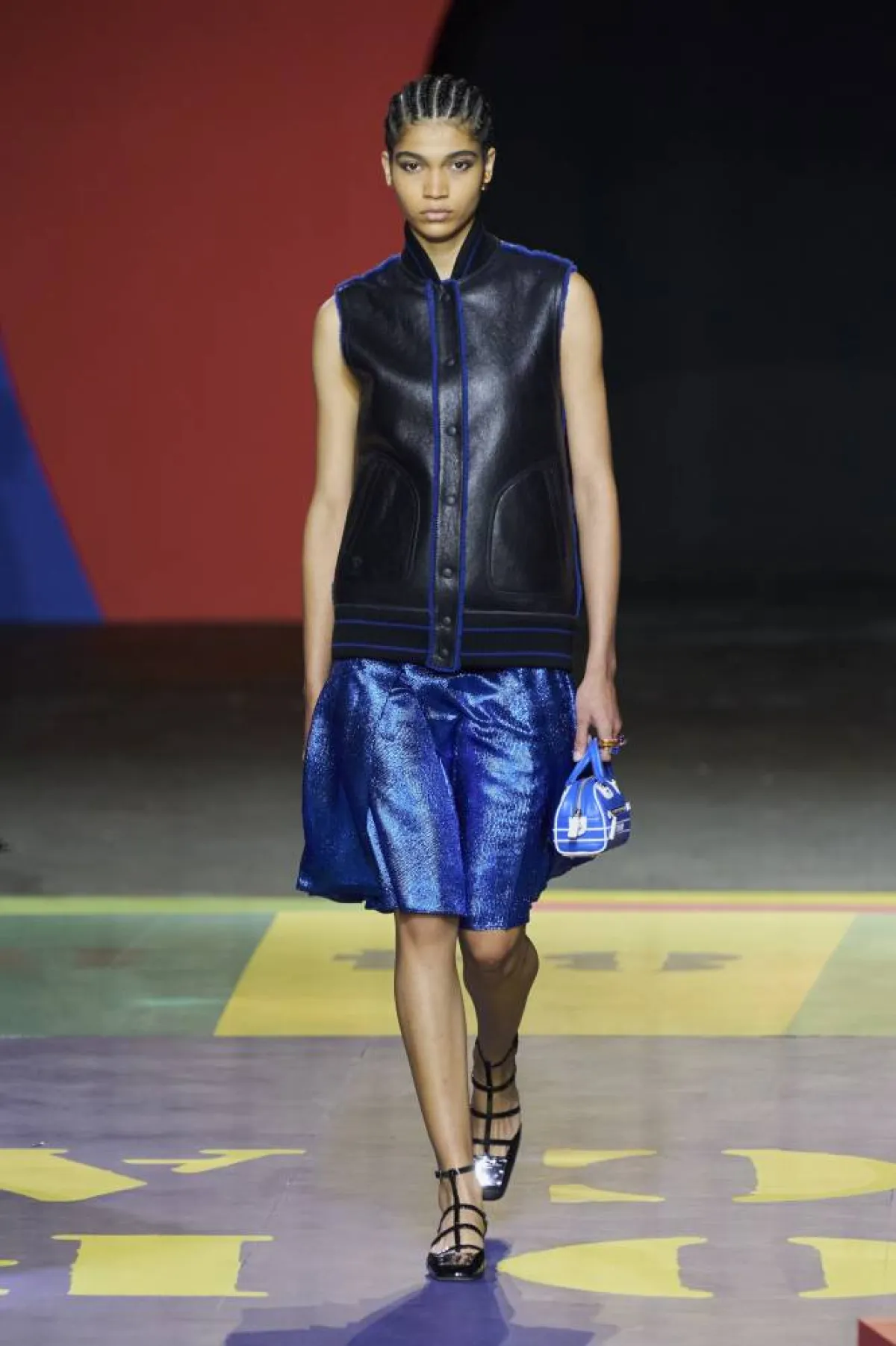 الأزياء الجلدية صيف 2022