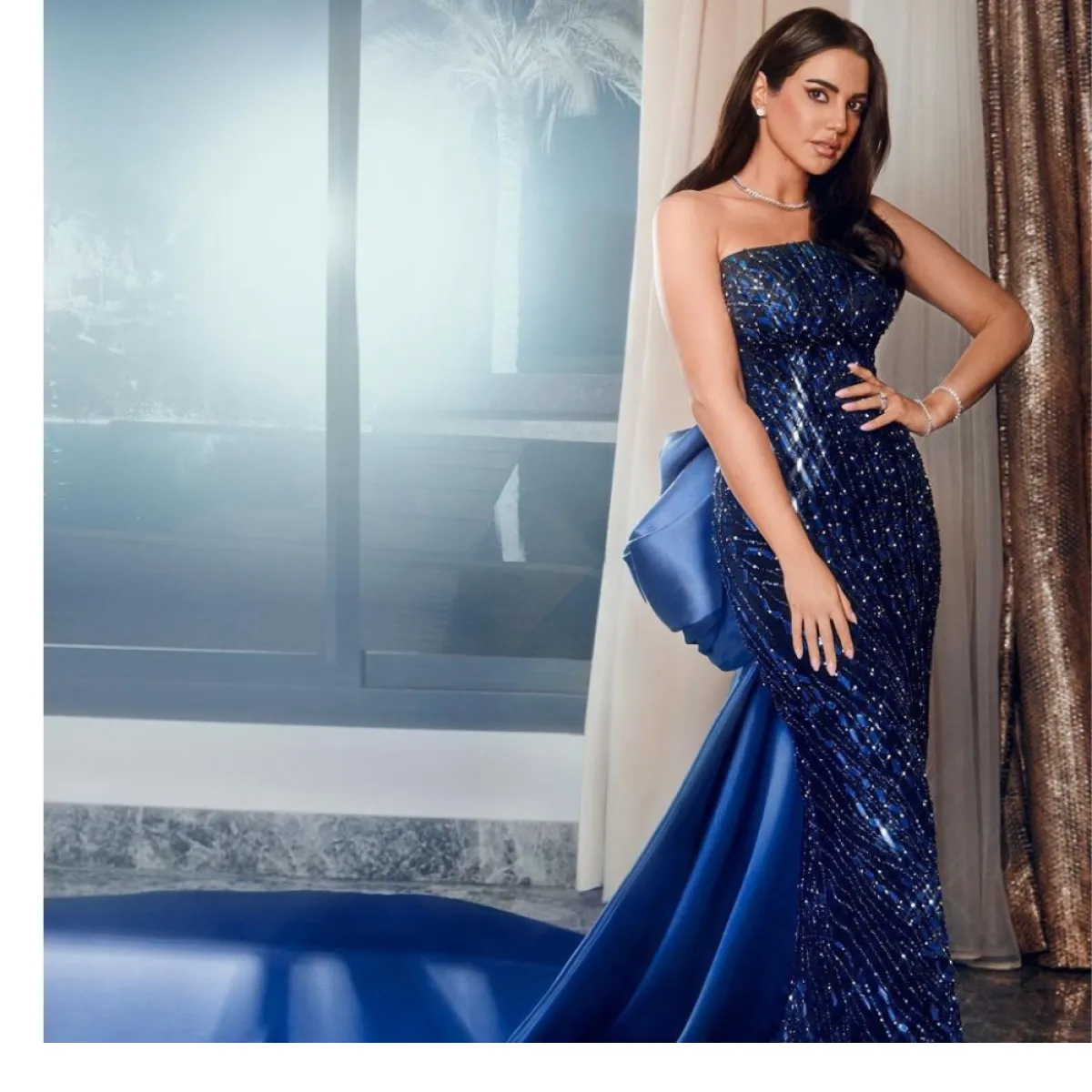 درة زروق بفستان باللون الأزرق  