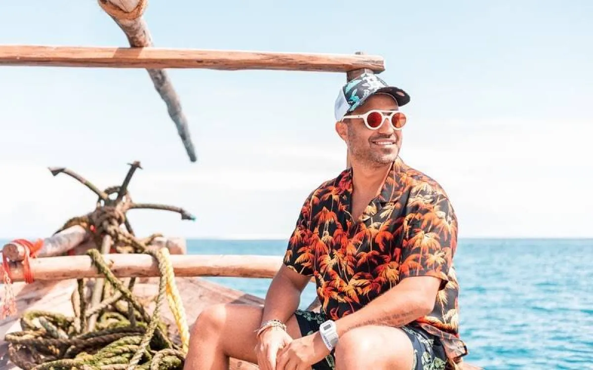 أحمد فهمي بإطلالة صيفية مشجرة 