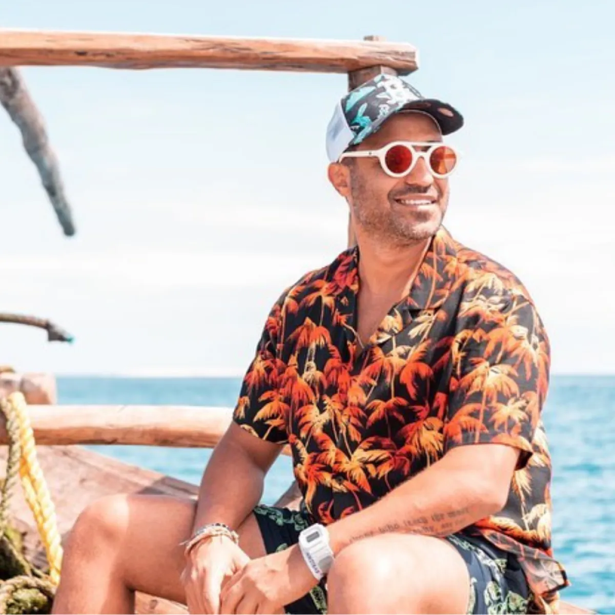 أحمد فهمي بإطلالة صيفية مشجرة 