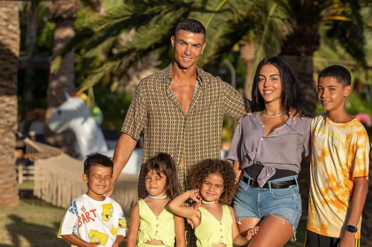 جورجينا رودريغز تستذكر طفلها الراحل - الصورة من حسابها في إنستغرام