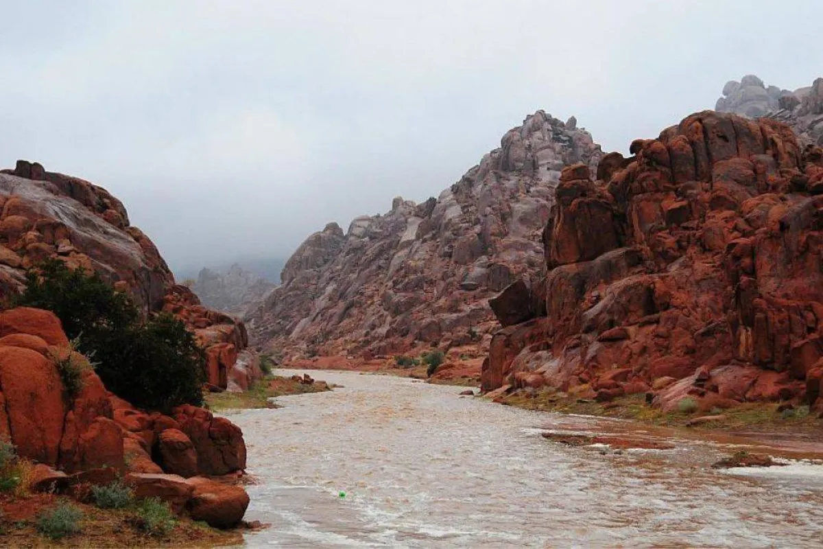 تظهر الصورة السد الموجود في قرية عقدة السياحية، مصدر الصورة وكالة الأنباء السعودية واس