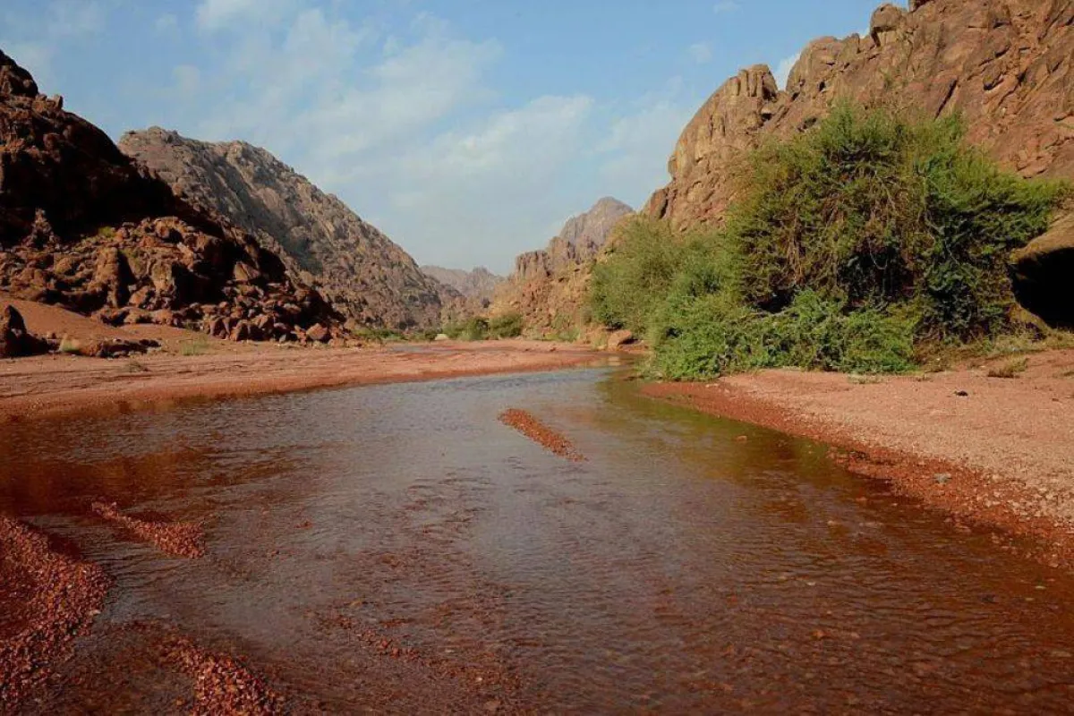 تظهر الصورة السد الموجود في قرية عقدة السياحية، مصدر الصورة وكالة الأنباء السعودية واس