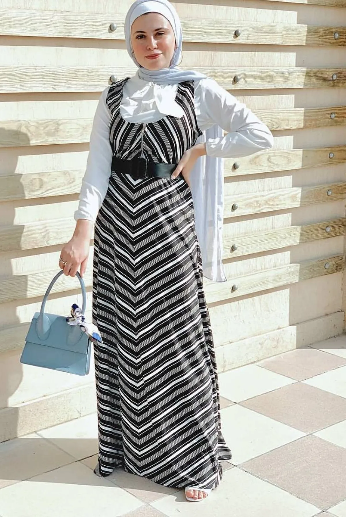 كاميليا عصام بالفستان المقلم