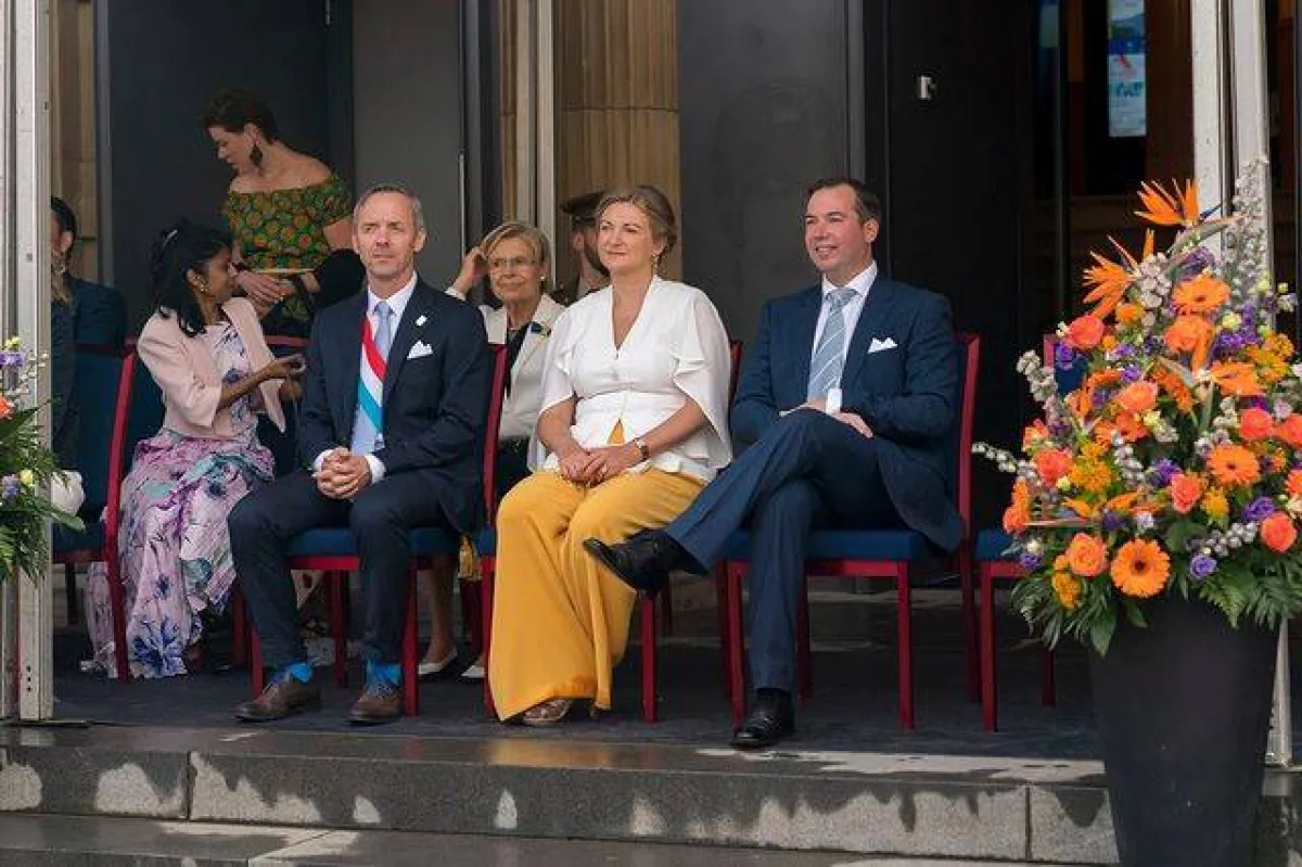 الدوق غيوم والدوقة  ستيفاني  يشهدان الإحتفال باليوم الوطني- الصورة من حساب البيت الملكي في لوكسمبورغ على إنستغرام