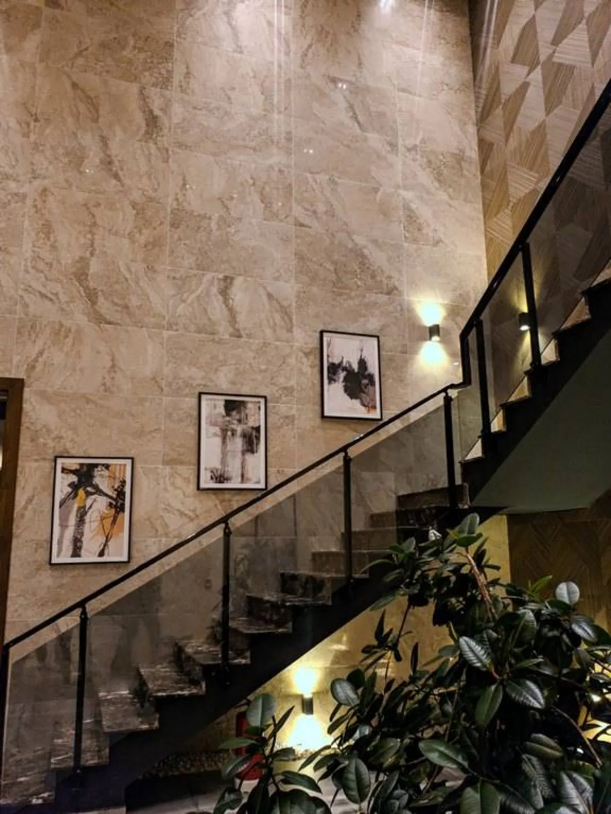 نموذج عن تجليد الجدار بالحجر