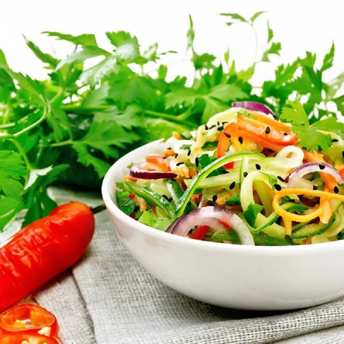 صورة لطبق سلاطة يحوي ..شطة