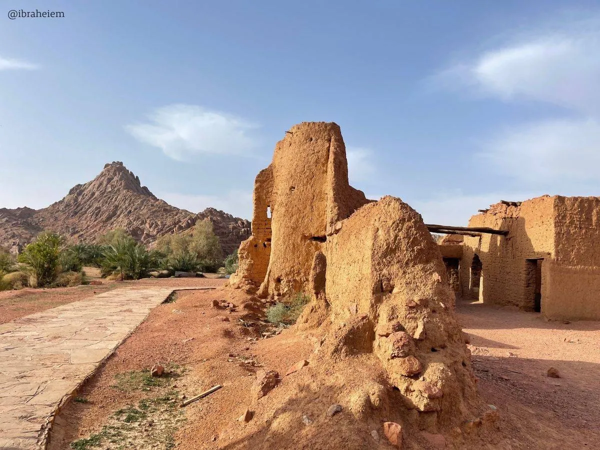 تظهر الصورة جانباً من قلعة حاتم الطائي.. مصدر الصورة إبراهيم الكيادي صاحب حساب  ibraheiem@ على منصة تويتر