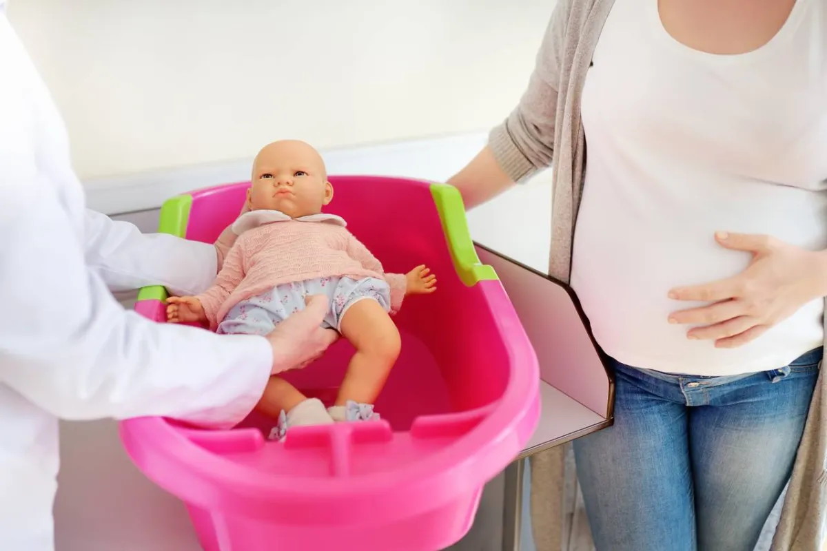 صورة لدرس العناية بالمولود