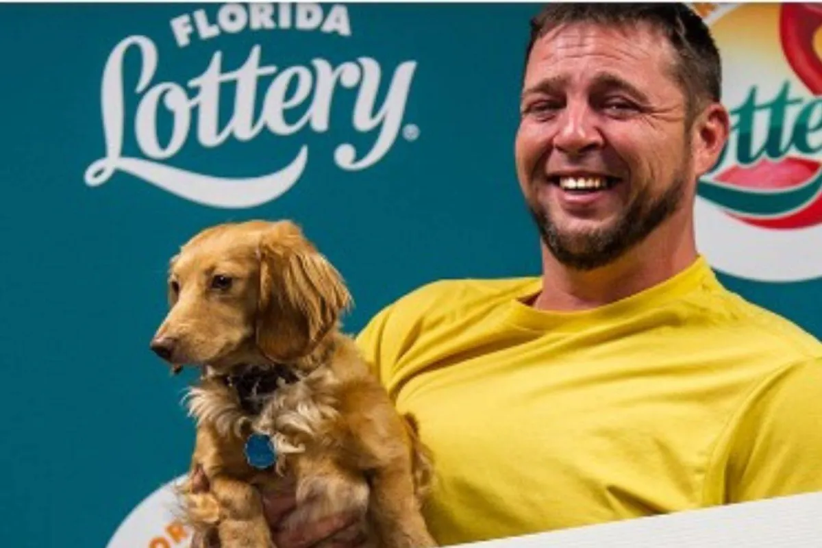 شاب يفوز باليانصيب