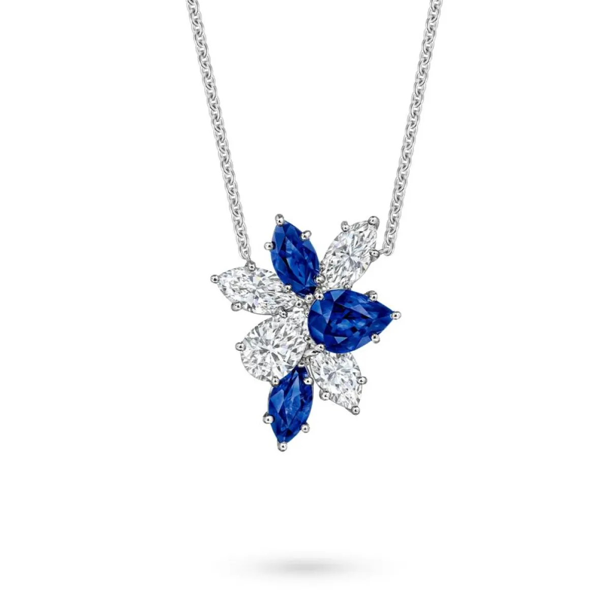 قلادة Winston Cluster Sapphire and Diamond Pendant من هاري وينستون
