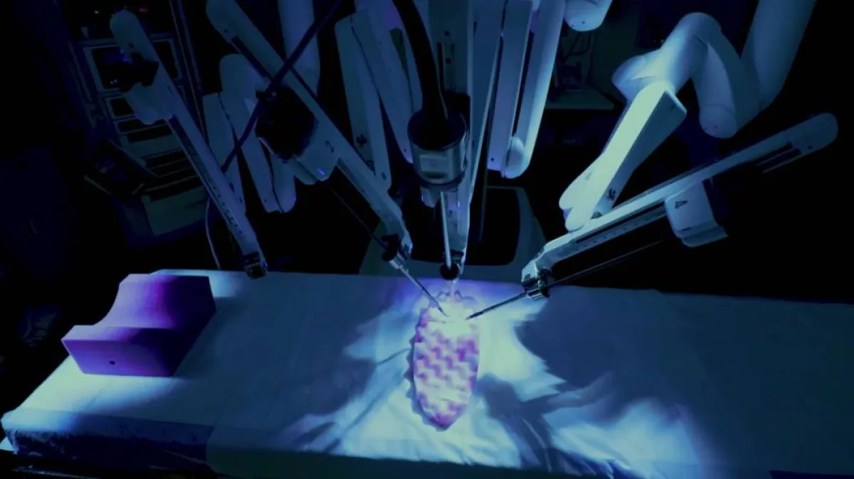  جهاز المحاكاة الجراحي. الصورة من "وام"