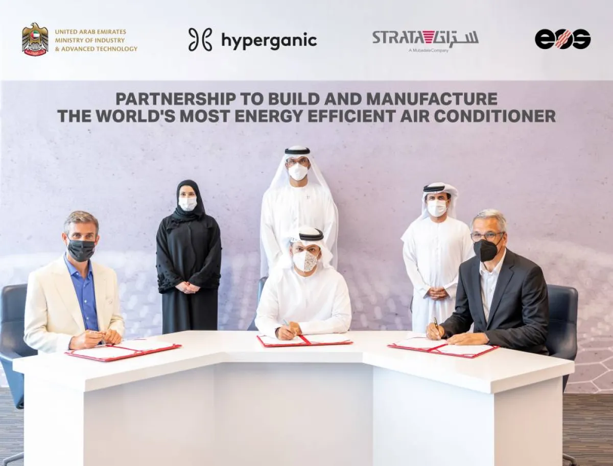 توقع اتفاقية شراكة لتصنيع مكيفات هواء منزلية تعد الأكثر كفاءة في العالم. الصورة من "وام"