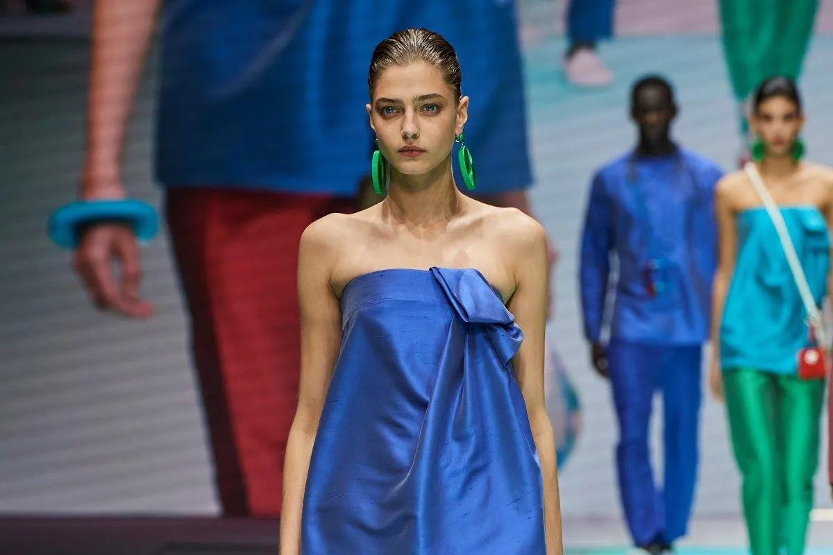 تنسيق اللون الأزرق من أمبوريو أرماني Emporio Armani