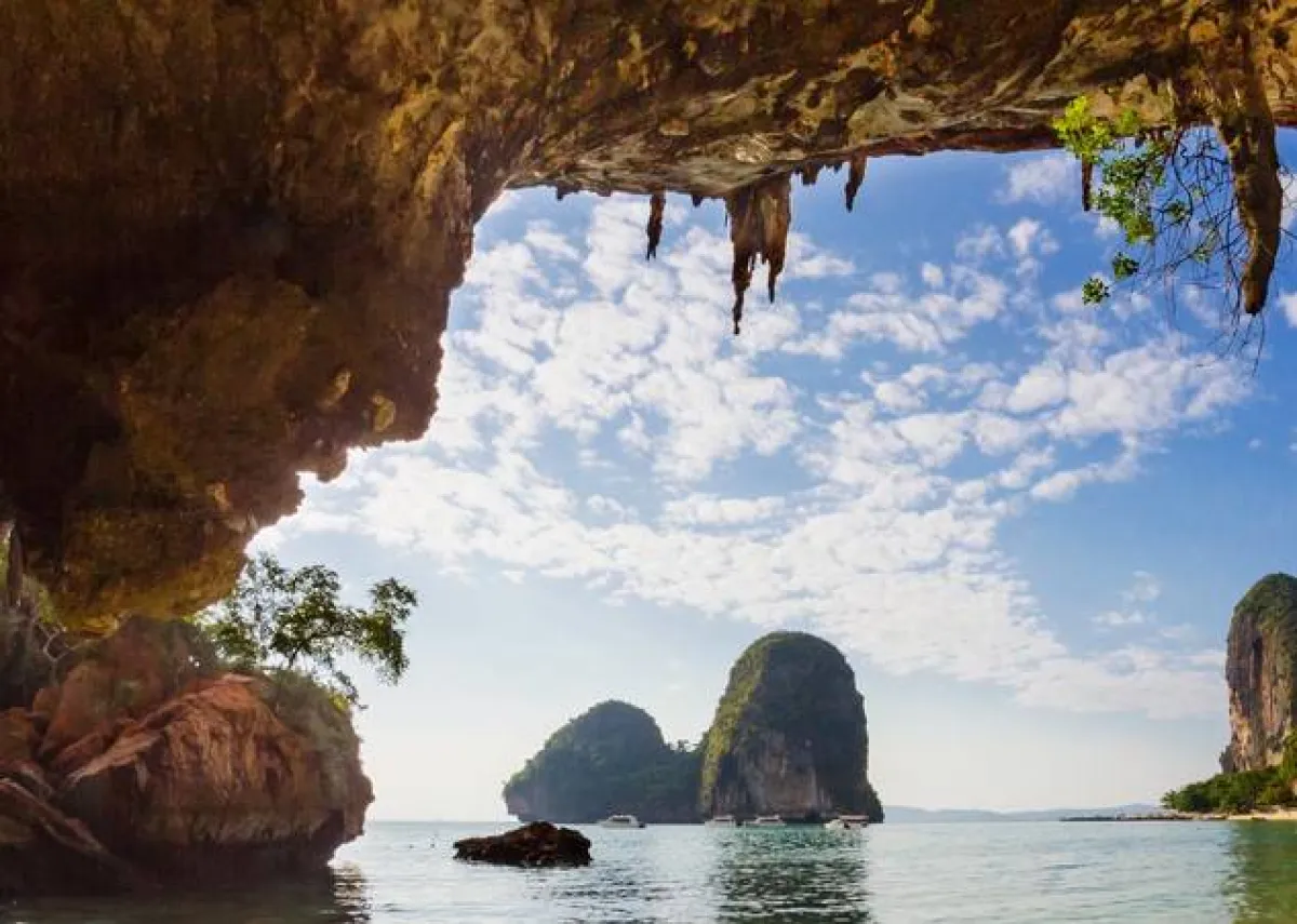 شواطئ وكهوف ريلاي