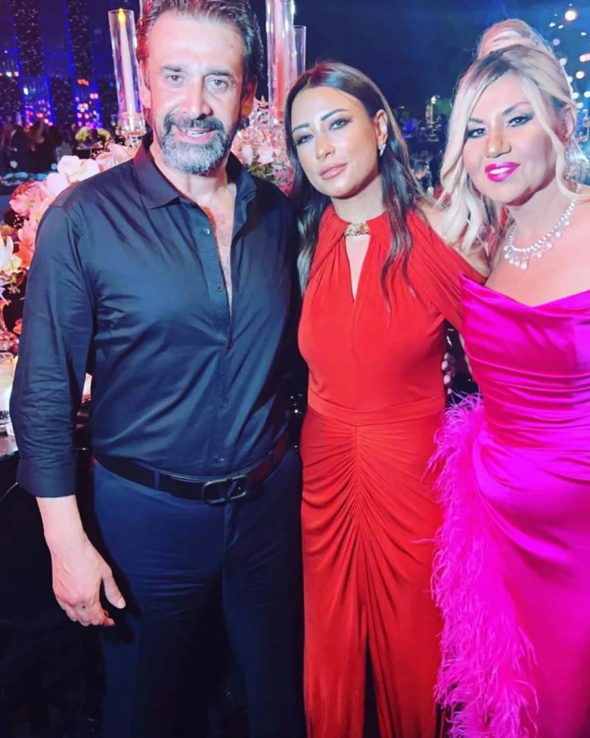 كريم عبدالعزيز وزوجته مع بوسي شلبي - صورة من حساب بوسي على إنستجرام