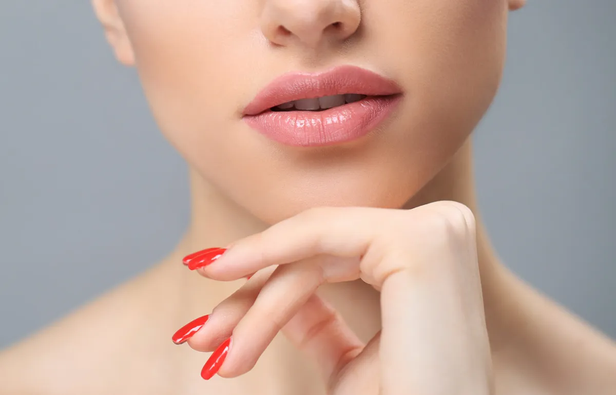 كيف يؤثر العمر على شفاهنا؟