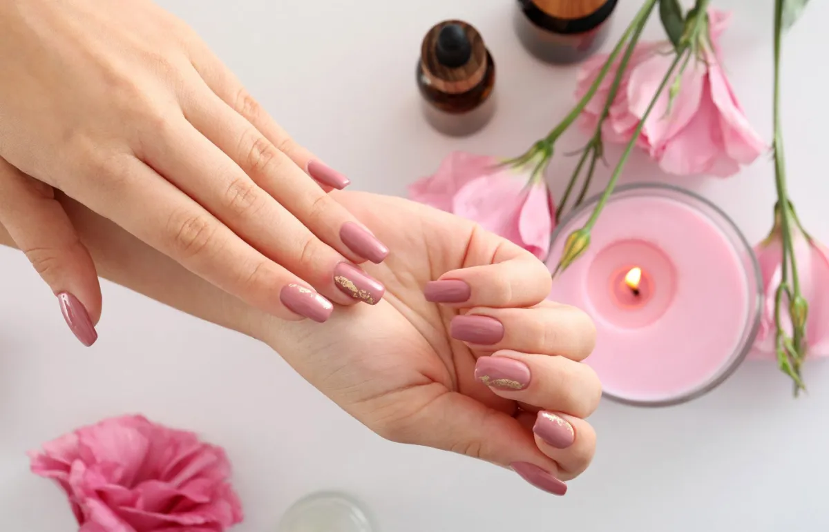 أكثر ألوان المناكير شعبية في صيف 2022