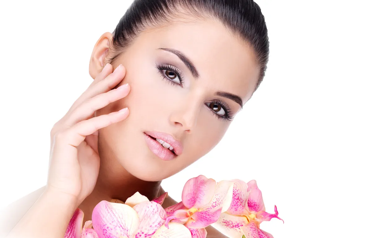 فوائد ماء الزهر والنشا للوجه