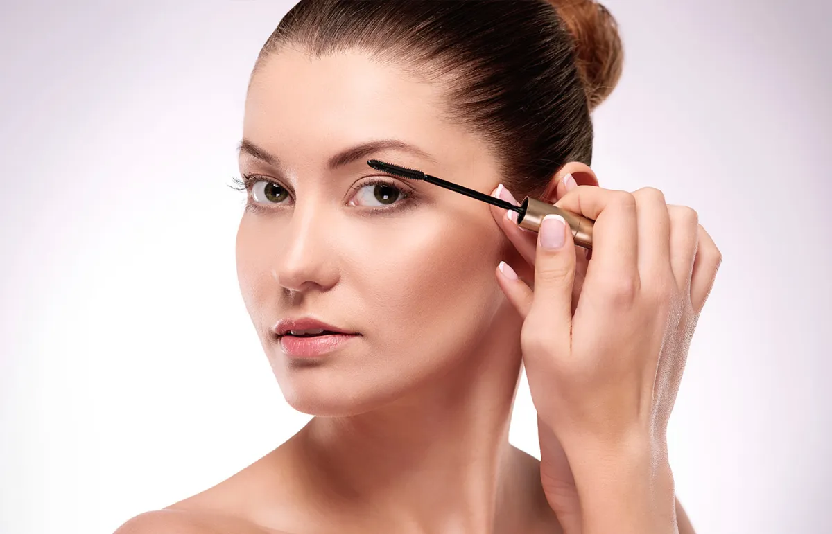 أنواع ماسكرا تغنيك عن الرموش المستعارة