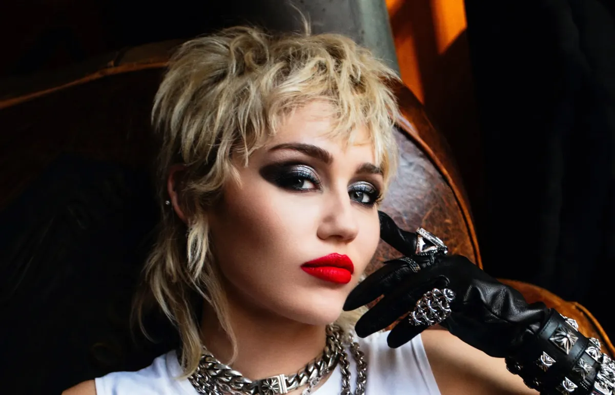 تسريحات شعر ناعمة من وحي مايلي سايرس