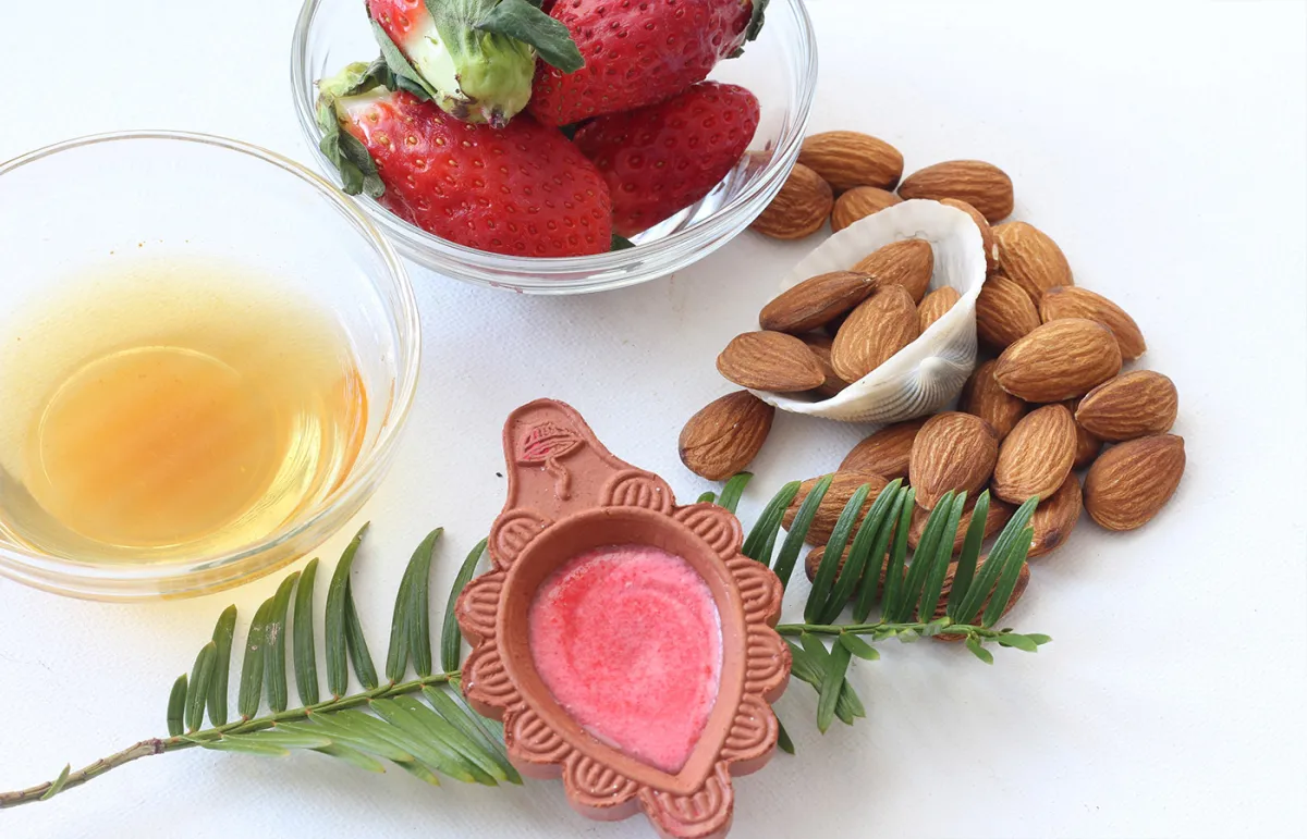 ماسك الفراولة وزيت اللوز للبشرة