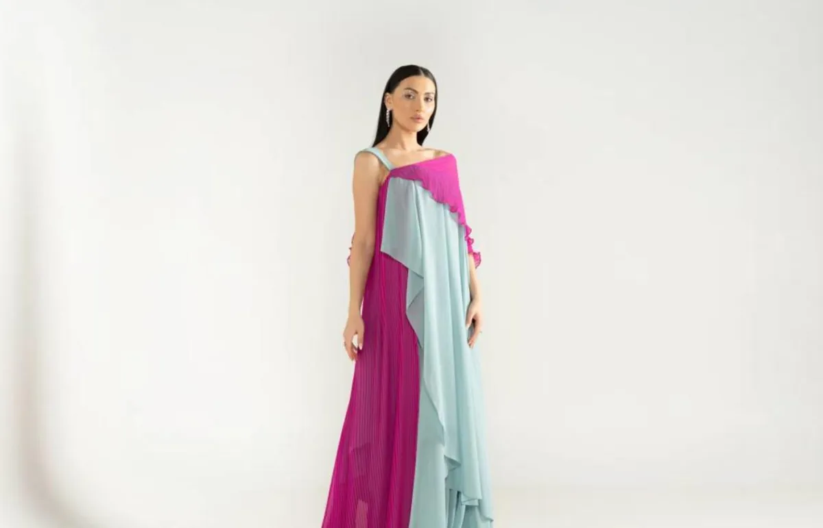 فستان من علامة مها الحديبي