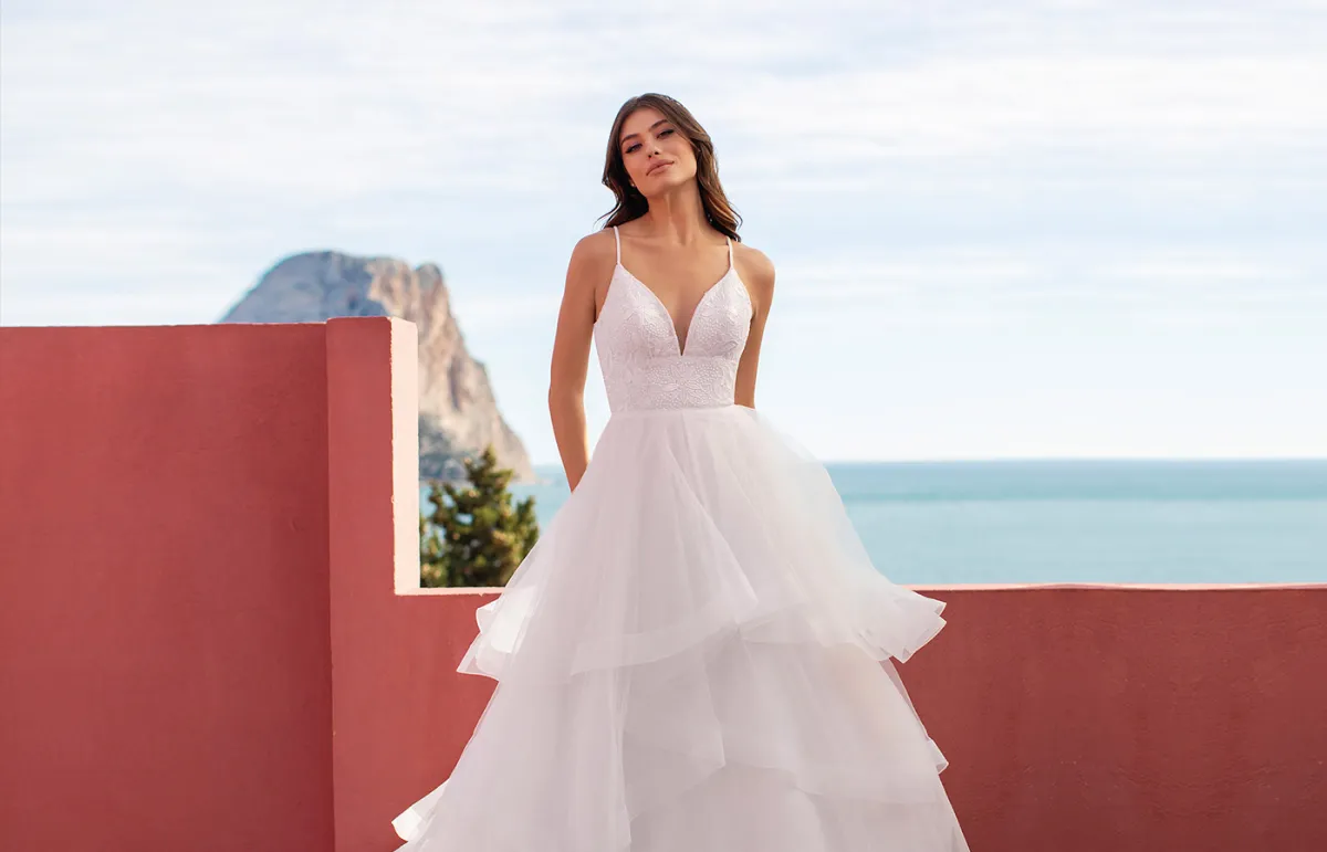 فستان زفاف بطبقات من white one by pronovias