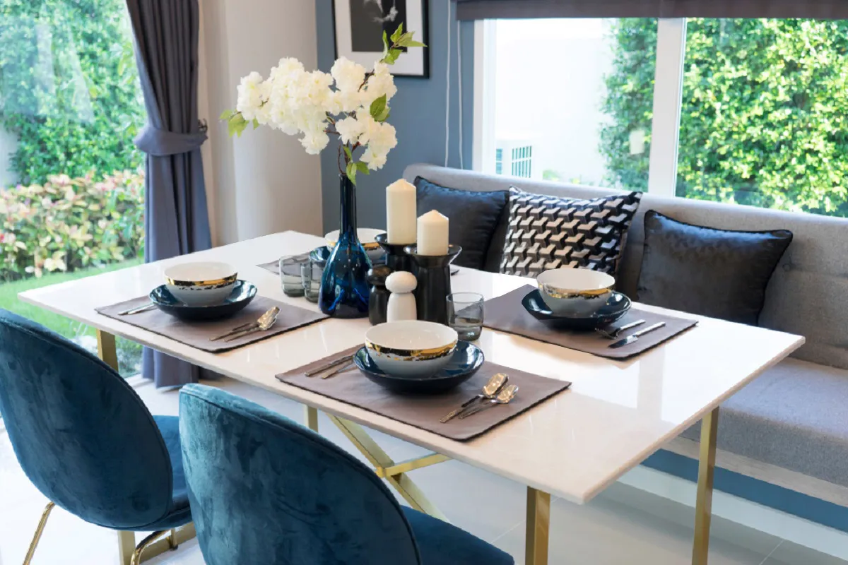 طاولة طعام عصرية فخمة