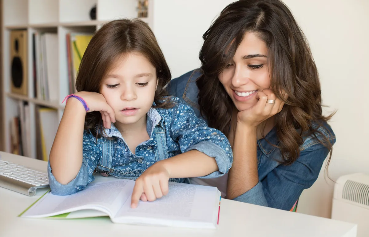 تعليم الأطفال القراءة بالمنزل