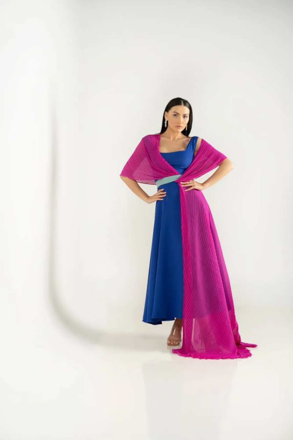 فستان من علامة مها الحديبي