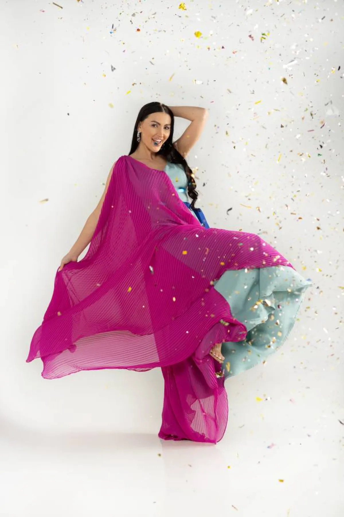 فستان من علامة مها الحديبي