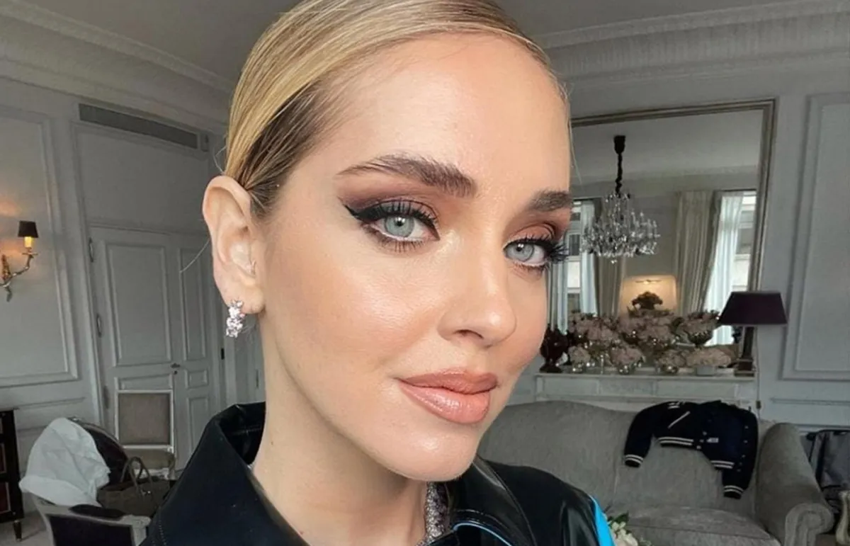 مكياج كيارا فيراجني مشرق ونابض بالحياة