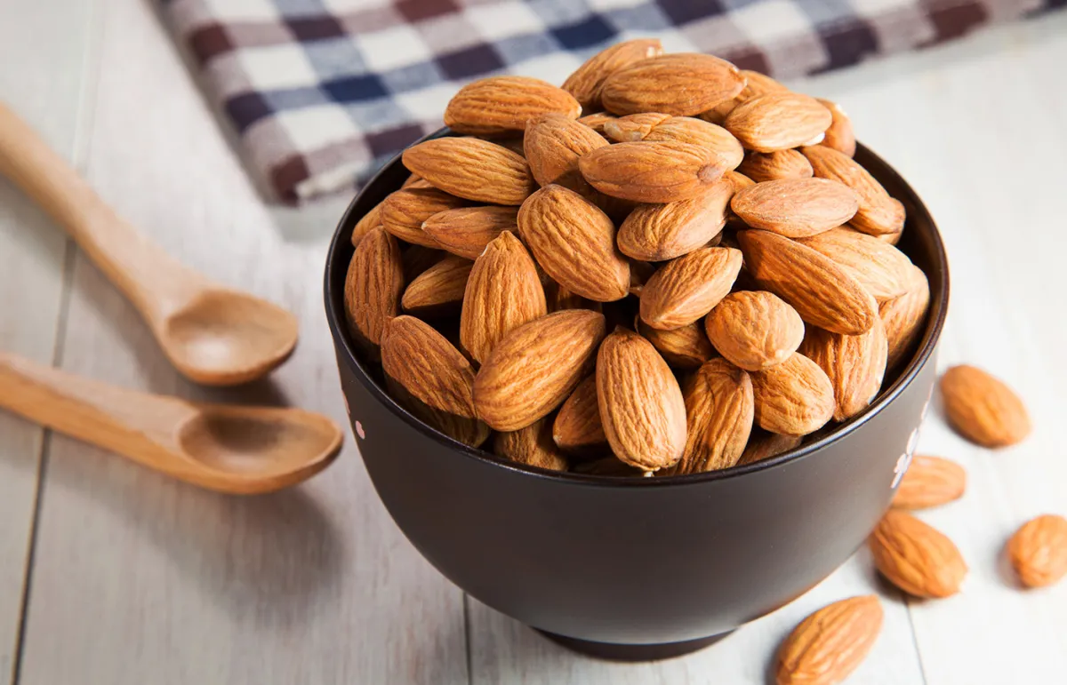 فوائد اللوز النيئ للحامل