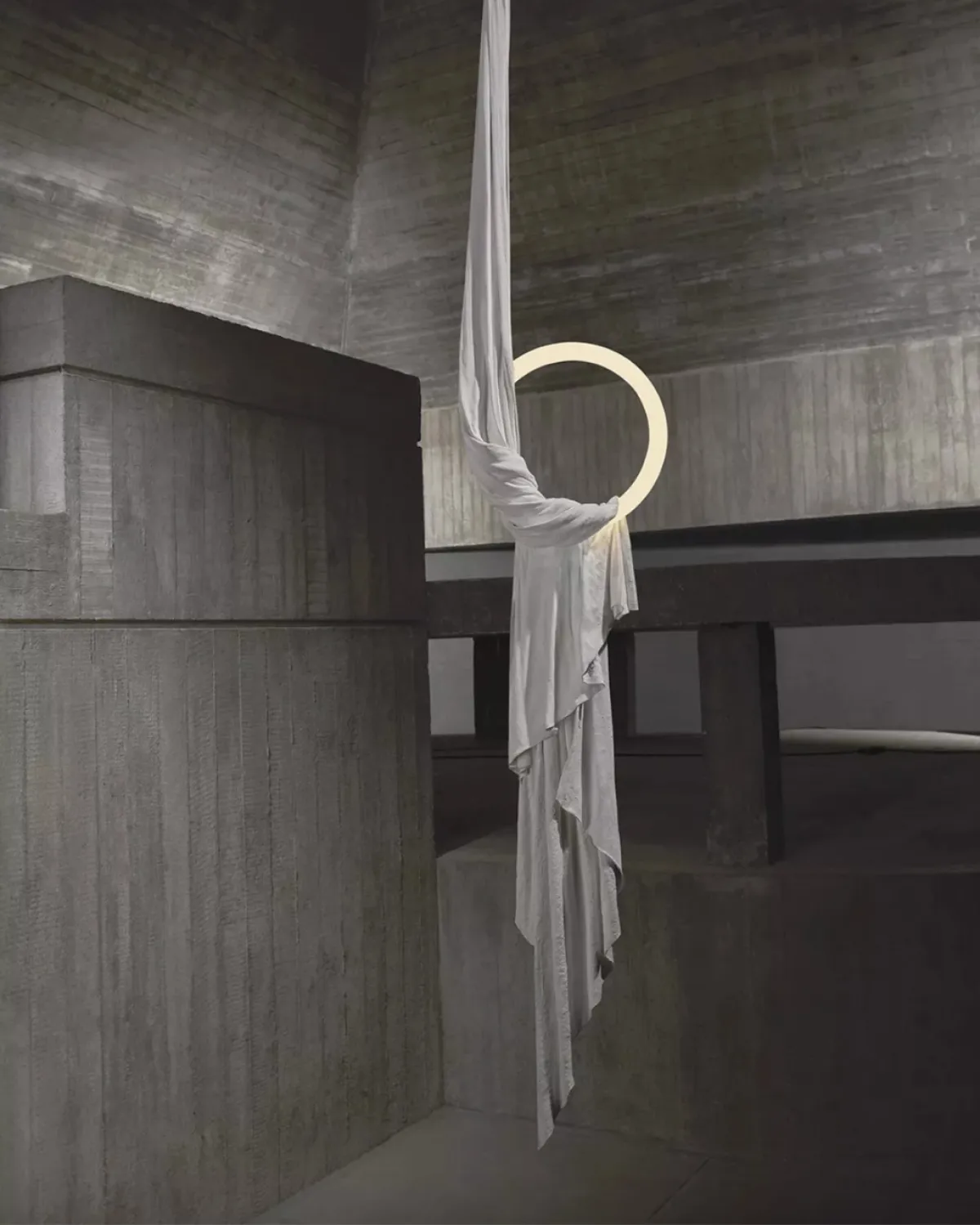 ثريّا توضع غالبًا في الزاوية