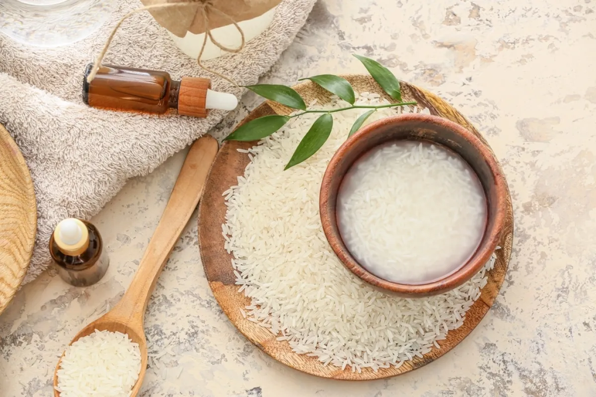  للأرز العديد من الاستخدامات غير المُتوقّعة في تنظيف المنزل 