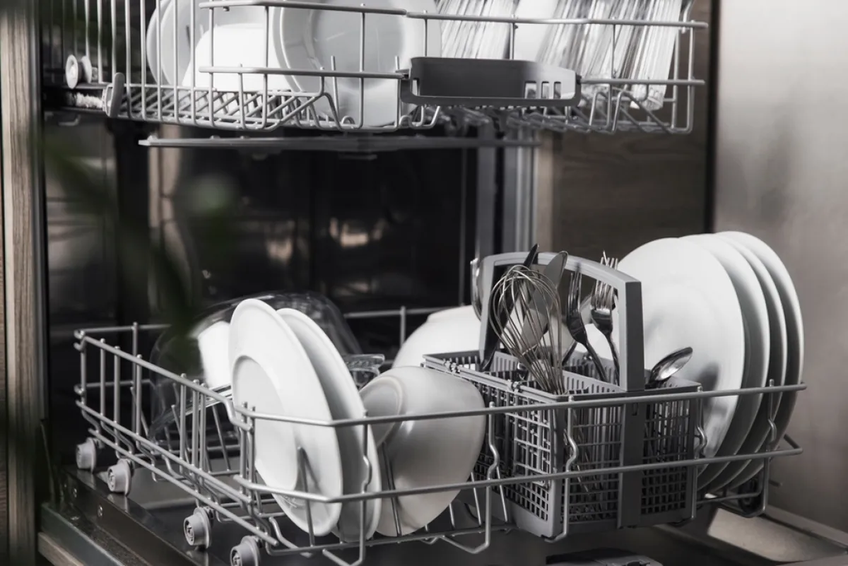 مواد التنظيف المستخدمة في الجلّاية "قاسية" على الأواني السيراميك