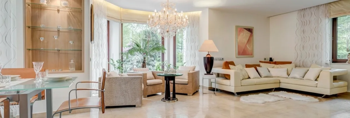 في المجلس، هناك مصادر عدّة للإضاءة