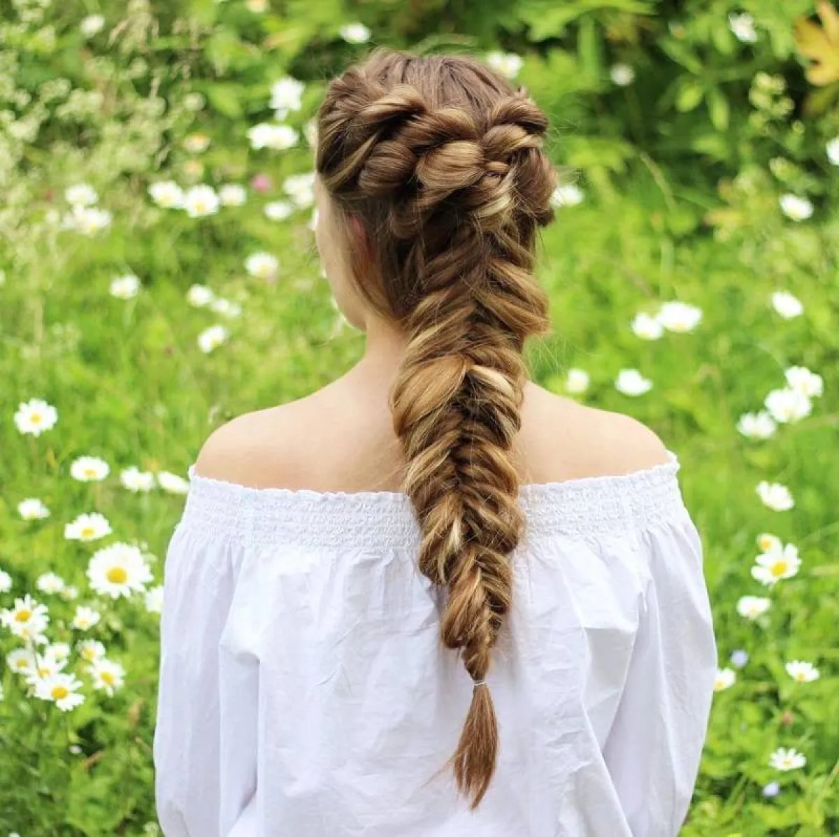 تسريحة شعر ضفيرة ذيل السمكة للعروس