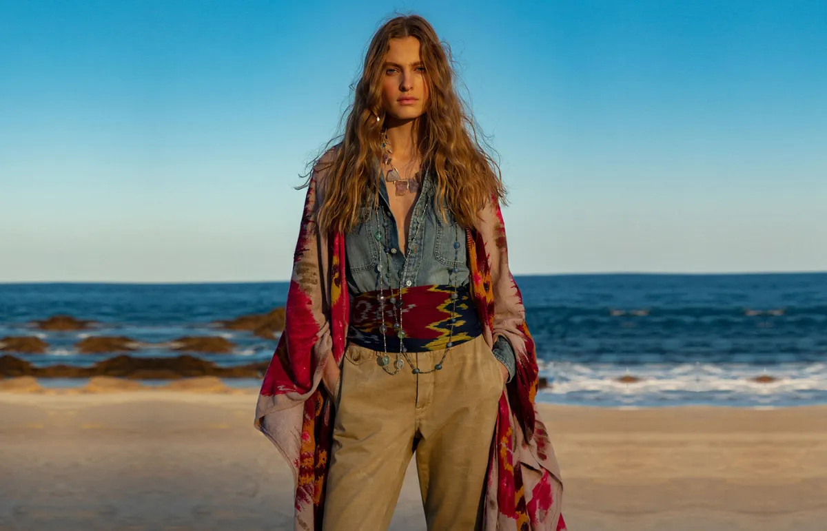 طرق تنسيق البنطلون الجينز الملون لصيف 2022 من رالف لورين   Ralph Lauren